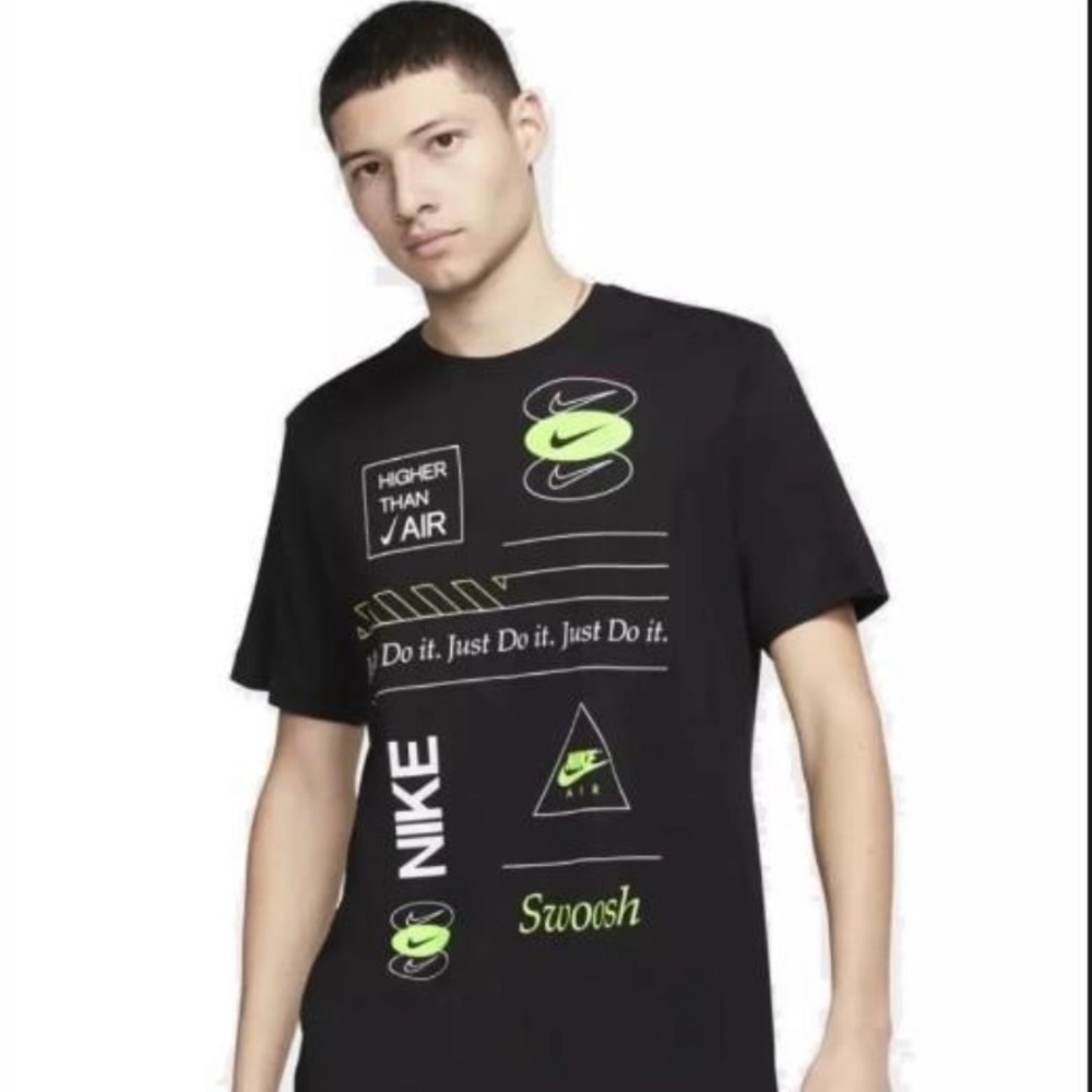 Nike Sportswear Graphic Tee